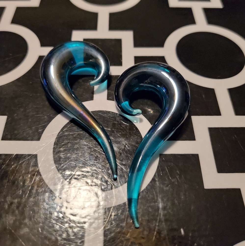 1/2g Teal Glass Hangers Plugs